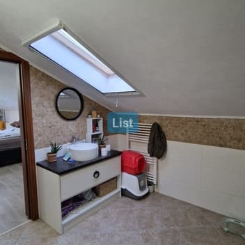 Image of property - 1746797531087_IMG-20250507-WA0070.jpg